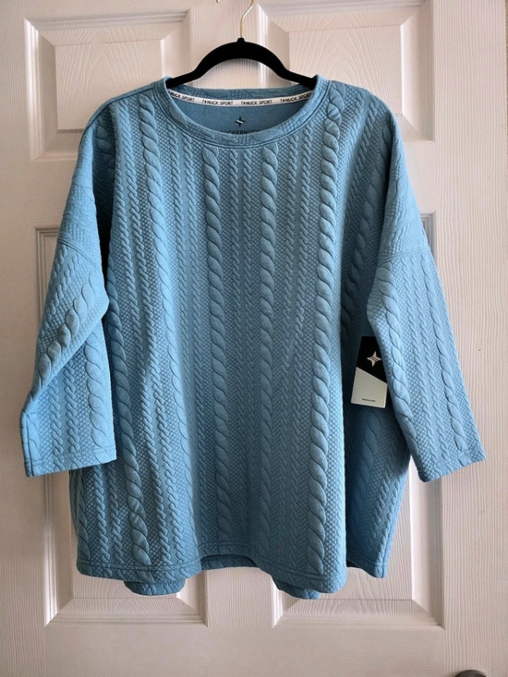 ✨️ NWT Tuckernuck Cable Sweatshirt